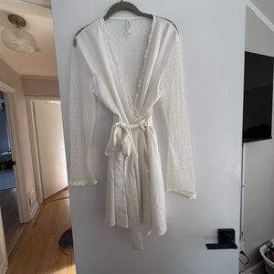 Elegant White Lace Trim Robe